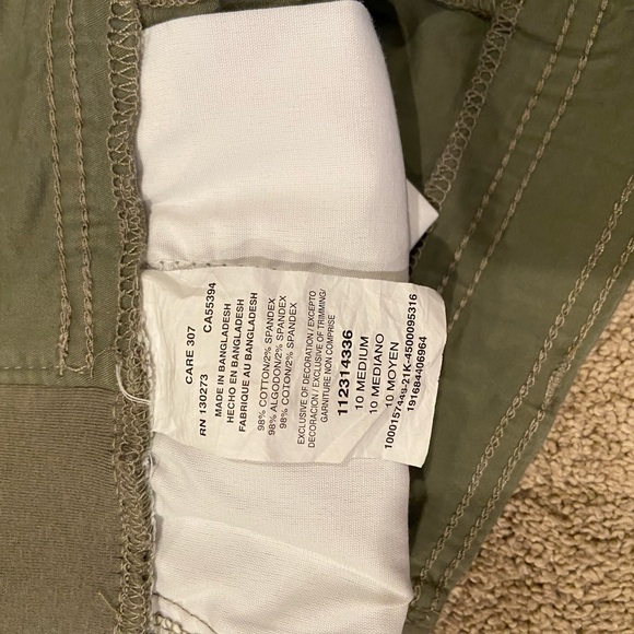 Shorts - Picture 3 of 4